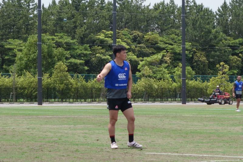 W杯メンバー入りに向けて全力で練習に取り組む李承信（写真・筆者撮影）