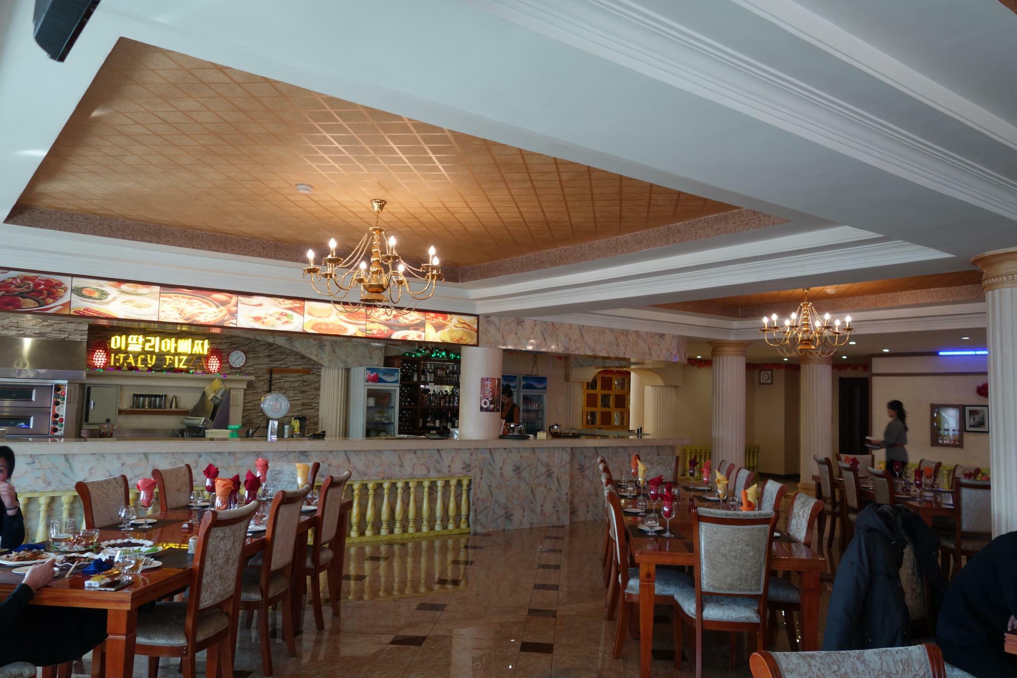 平壌市内にあるイタリアンレストランはかなりの広さだった