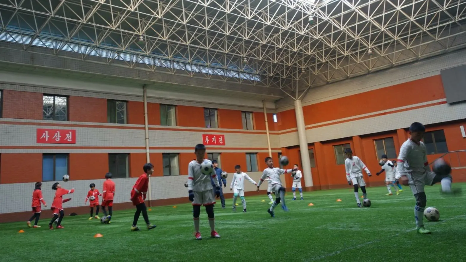 北朝鮮「平壌国際サッカー学校」取材ではスマホとPC持ち込みOKでネット閲覧も！驚愕の市民生活の変化（金明昱） - エキスパート - Yahoo!ニュース