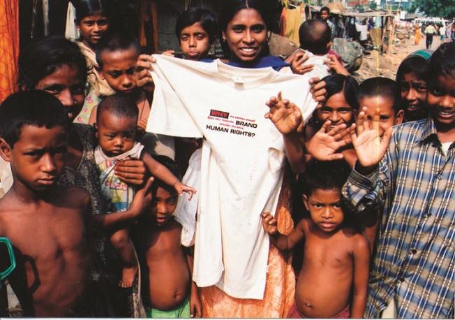 バングラデシュの女性労働者を支援するため作られたTシャツ（同）