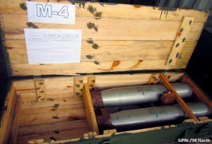 コンテナの中から見つかった通常兵器の砲弾（SIPRI、38 North提供）