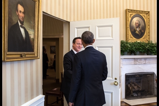 オバマ米大統領と会談するキャメロン英首相（ホワイトハウスHPより）
