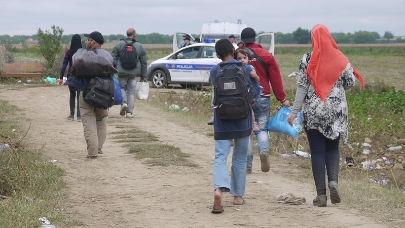 クロアチアの警官は難民たちの国境越えを黙認した（筆者撮影）