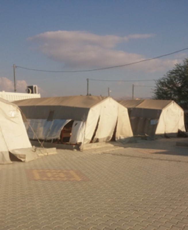 トルコの難民キャンプ内に設けられたテントの学校（モハマドさん提供）