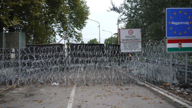 封鎖されたハンガリーのセルビア国境（9月、筆者撮影）