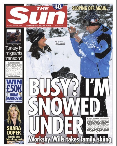 「忙しいだって？」家族スキー旅行を批判的に伝える英大衆紙サンの１面