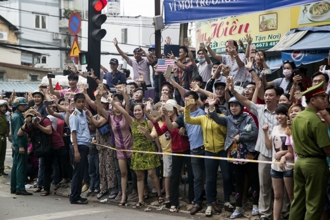 オバマを熱烈歓迎するベトナム市民 (White House）