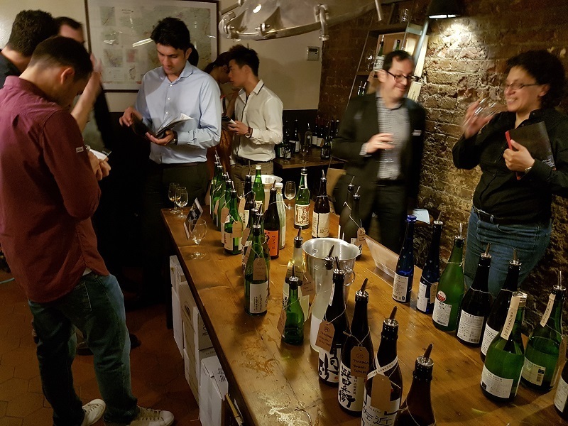ロンドンで開かれた日本酒の試飲会（筆者撮影）
