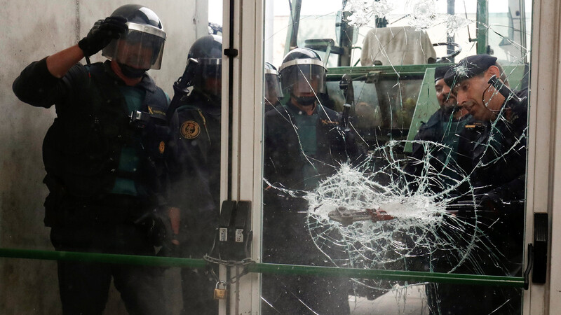 カタルーニャ首相がスペインから 独立 宣言へ 住民投票で治安部隊と独立派激突 負傷者761人に 木村正人 個人 Yahoo ニュース カタルーニャ首相がスペインから 独立 宣言へ 住民投票で治安部隊と独立派激突 負傷者761人に 木村正人 個人 Yahoo ニュース