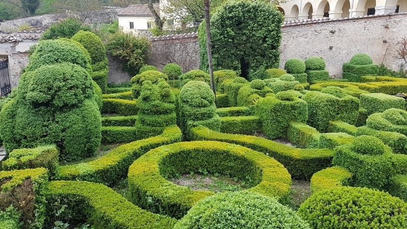 修道院の中にあった英国風の庭園（筆者撮影）
