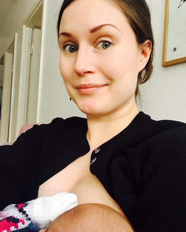 授乳するマリーン首相（C）Instagram, @sannamarin
