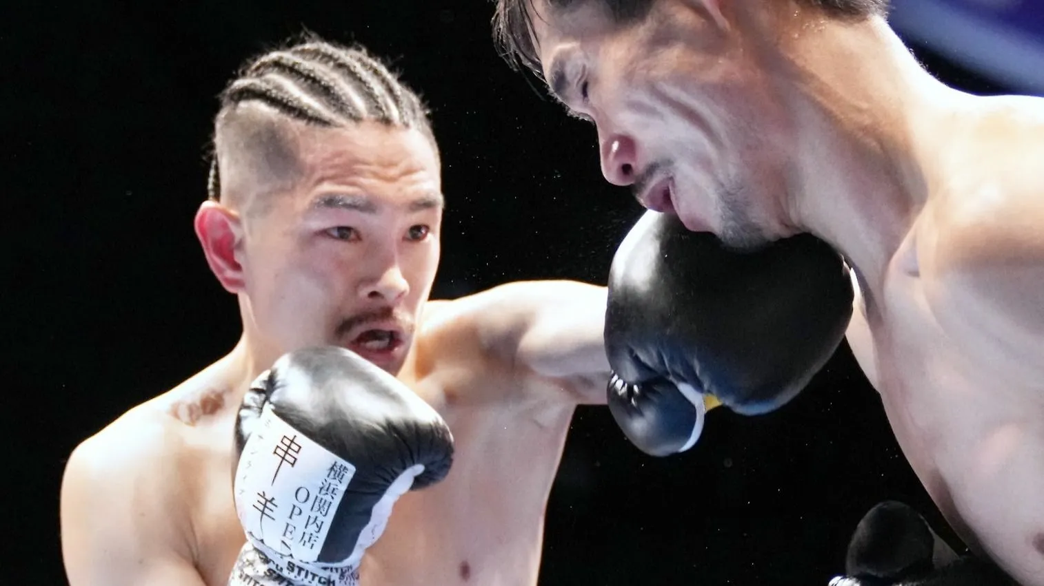 WBA世界チャンピオン井岡一翔サイン入りグローブ - ボクシング