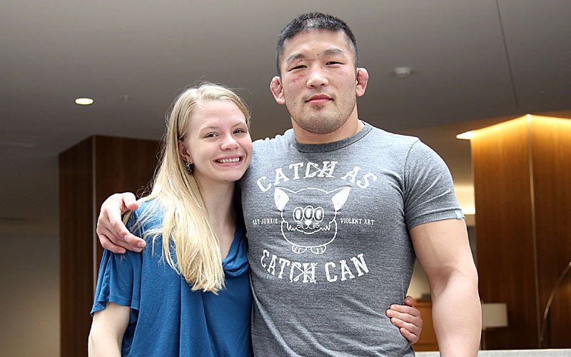 世界最強を目指して戦う石井慧とガールフレンドで柔術女王のクリスティン・ミケルソン(三尾圭撮影)