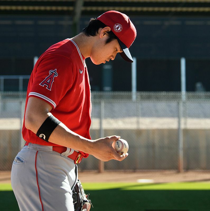 腕へのストレスを計測するセンサーを右腕につけるエンゼルスの大谷翔平（写真提供：Angels Baseball）