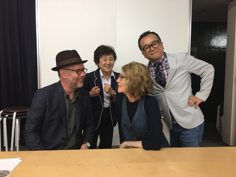ユーロライブの楽屋で。左から、ジョナサン、通訳の鈴木小百合さん、ヴァレリー、そしてモデレーターを務めた筆者(筆者撮影)