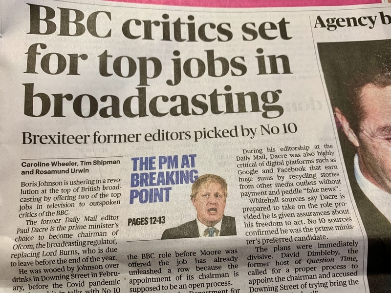 「BBCの批判者が放送界のトップに」という記事を出した、英サンデー・タイムズ紙（撮影筆者）