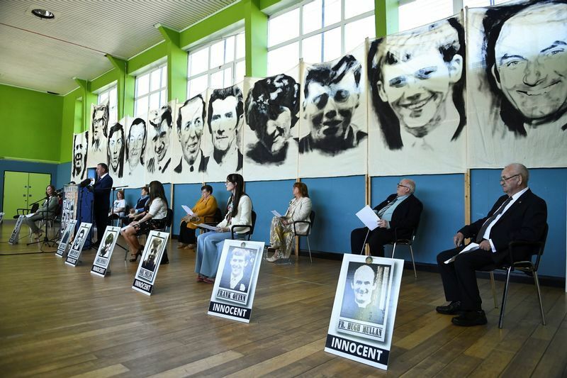 11日、記者会見に臨むバリマーフィー事件の犠牲者の遺族