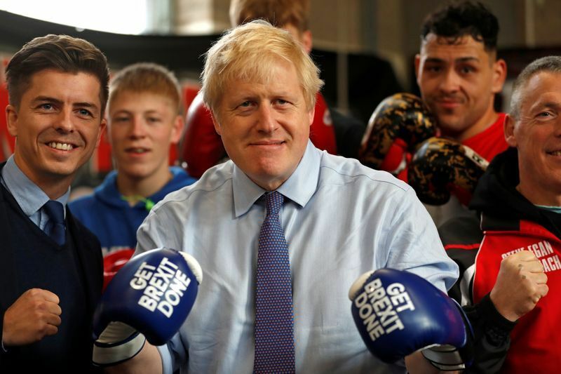 2019年の総選挙で、ボクシング・ジムを訪れたジョンソン首相