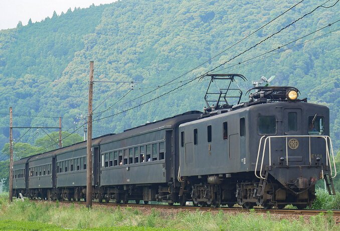 今回運行される大井川鐵道の電気機関車と旧型客車（大井川鐵道プレスリリースより）
