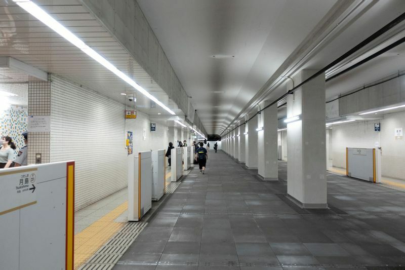 豊洲駅は分岐が意識された構造となっている。