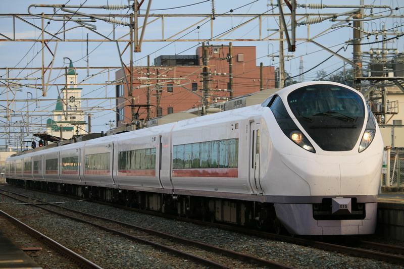 いっぽうでJR東日本には通年同額の特急列車もある