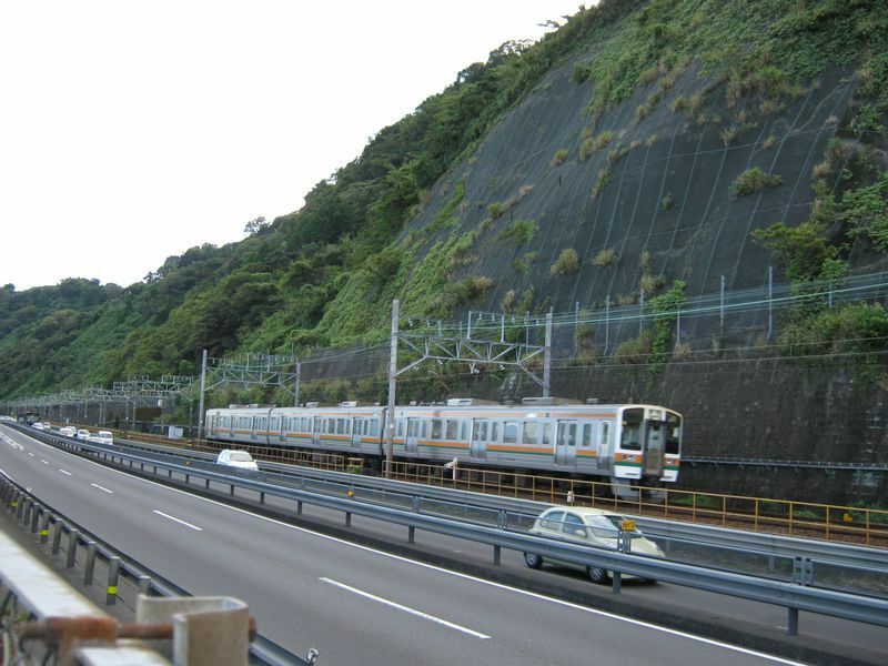 東海道本線を走る211系