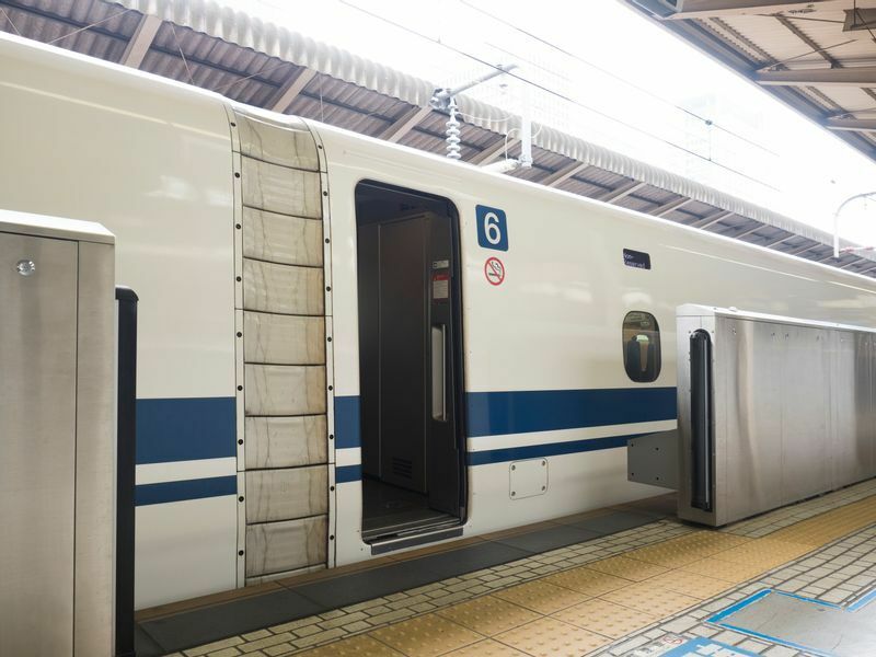 東海道新幹線にはホーム柵のない駅もまだある