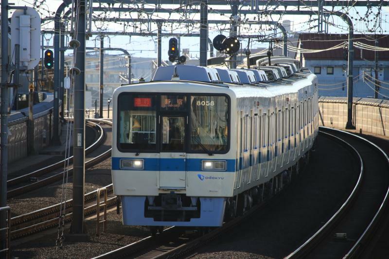 小田急電鉄では複々線と多くの列車種別を上手に使っている