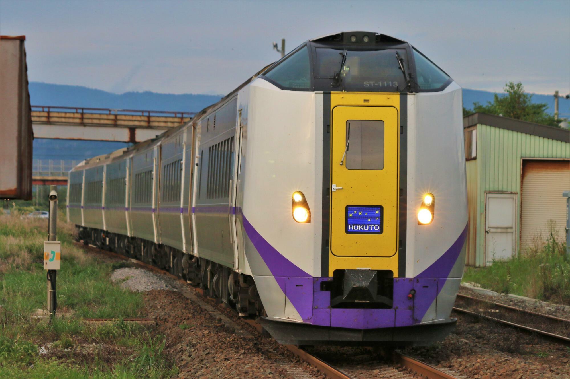 JR北海道は特急列車の本数を減らしている