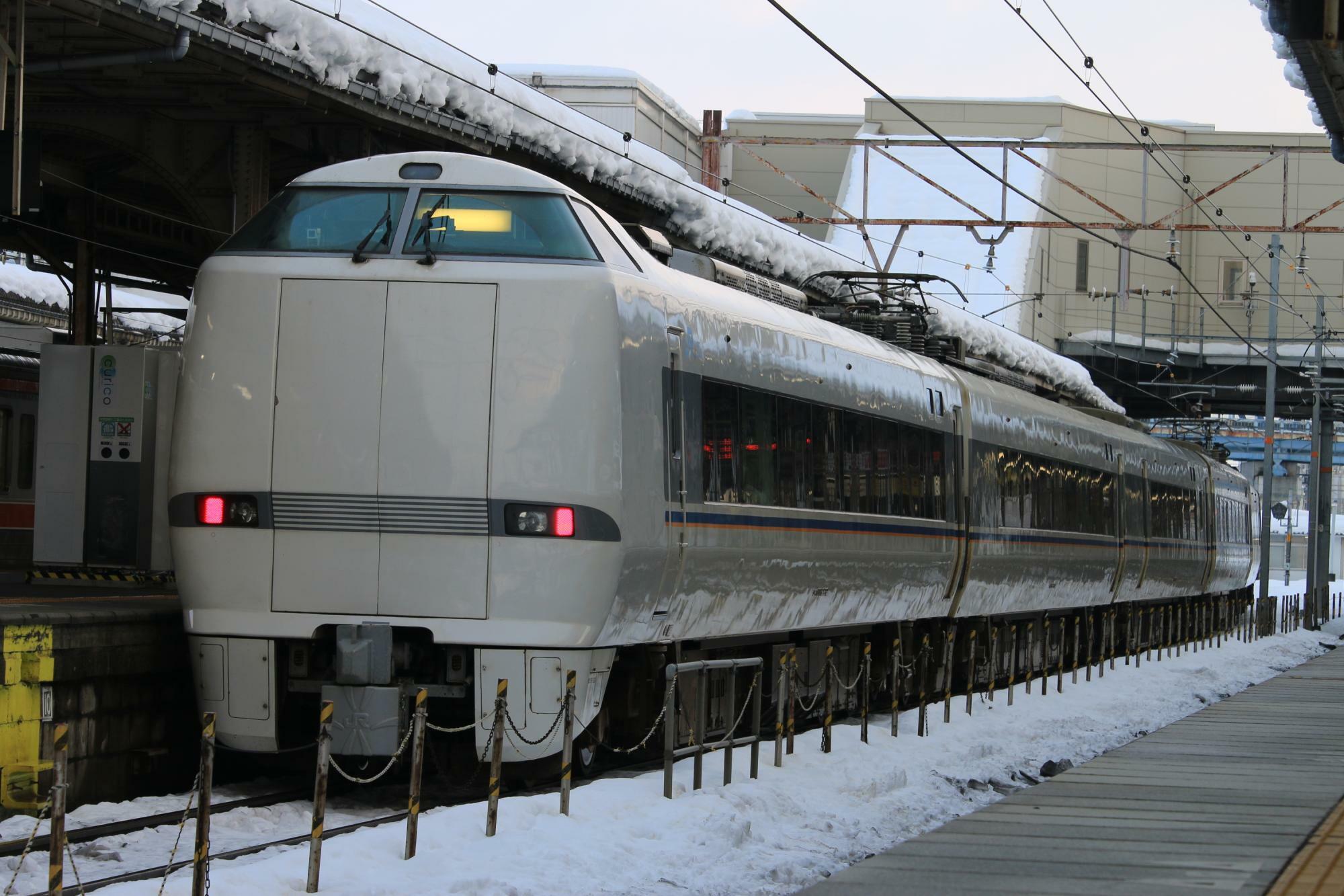 米原駅での特急「しらさぎ」