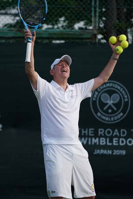 昨年に引き続き「Road to Wimbledon 2019（日本予選）」に参加したブロックサムコーチ。いつもテニスコートではエネルギッシュで、子供たちへの指導にも熱が入る