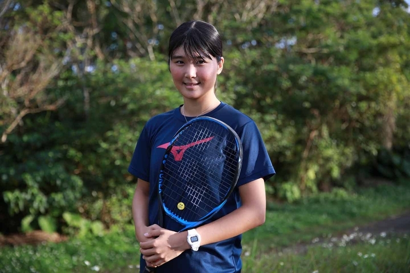 沖縄のテニスクリニックに初めて参加した慶応義塾大学1年生の永田杏里