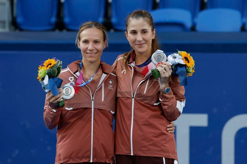 女子ダブルスで銀メダルを獲得したベンチッチ（右）とゴルビッチ