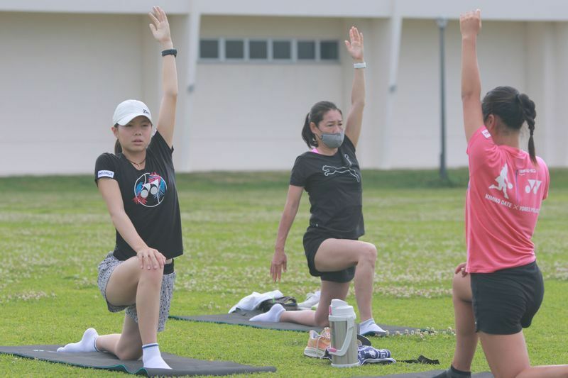 キャンプでは、テニス以外のフィジカルトレーニングも重要なメニュー。伊達さんもジュニアたちと一緒に