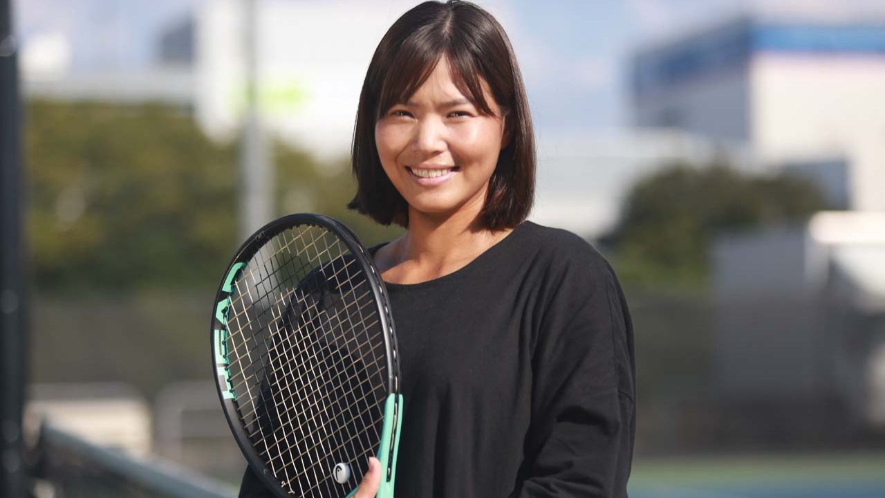尾崎里紗テニス a.v.v