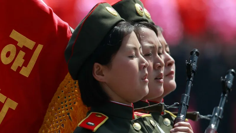 動画】北朝鮮「女性兵士」の秘められた実態…上官に蹴られ、召使のように（高英起） - 個人 - Yahoo!ニュース
