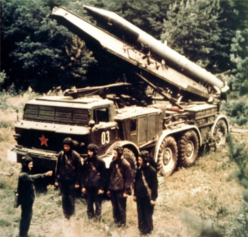 Vガスを搭載したソ連軍のルナーMロケット