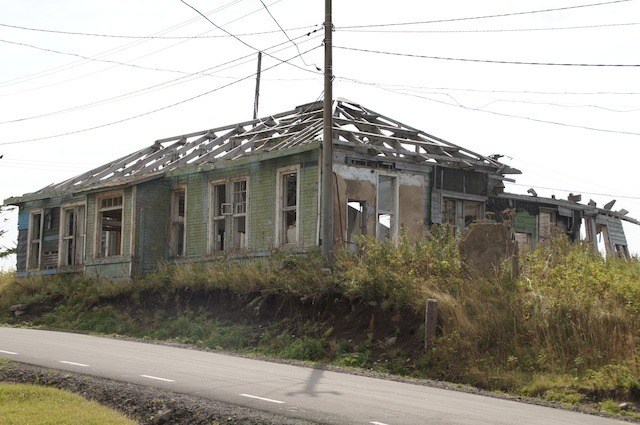 日本時代の郵便局跡。現在は完全に廃墟になっている
