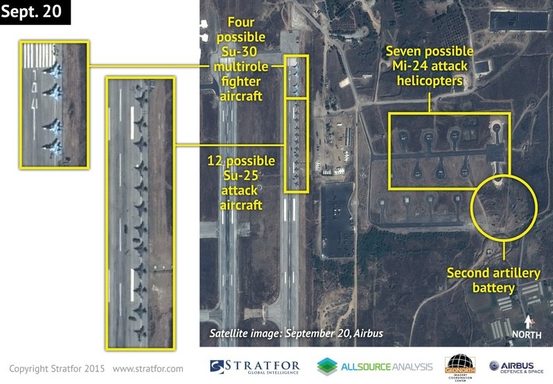 アサド空港に展開したSu-30SM戦闘爆撃機とSu-25攻撃機