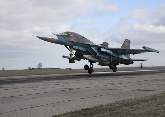 氷への爆撃作戦に出撃するSu-34戦闘爆撃機（ロシア国防省）