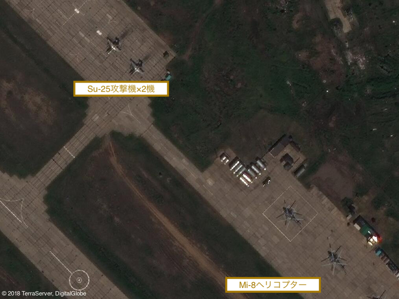 単冠湾に面したブレヴェストニク飛行場上空の映像。Su-25攻撃機2機が駐機しているのが確認できる（写真：TerraServer）