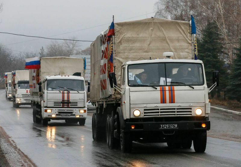 2014年12月、ドネツクの紛争地域に人道支援物資を届けるロシア非常事態省の車列