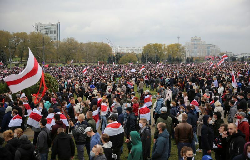 2020年10月にミンスクで開かれた反ルカシェンコ政権デモの様子