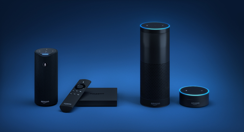 300万台が売れたと推計されているAmazonの「Echo」（右から2番目）
