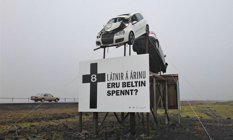 アイスランドの幹線道路沿いの警戒標識（筆者撮影）