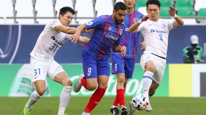 中国人選手の危険なタックルは許されるのか マラドーナが足を折られた時代 小宮良之 個人 Yahoo ニュース 中国人選手の危険なタックルは許されるのか マラドーナが足を折られた時代 小宮良之 個人 Yahoo ニュース