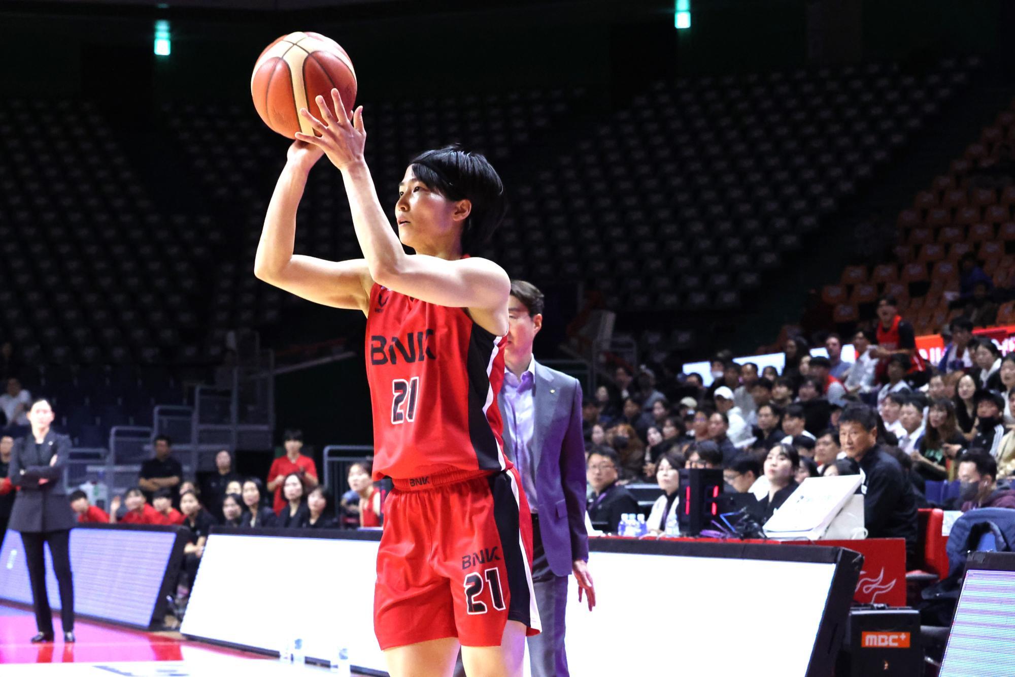 ディフェンスと要所の得点力が光る飯島早紀（写真：小永吉陽子）