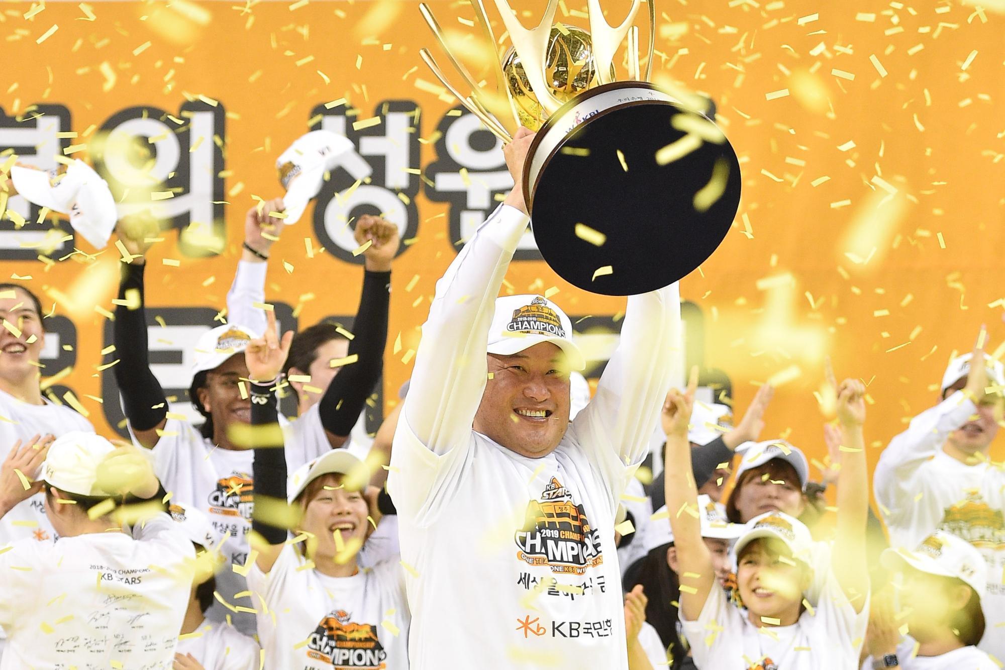 KBスターズを創部初の優勝に導いたアンドクス氏（写真：WKBL）