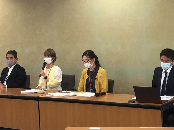 記者会見の様子