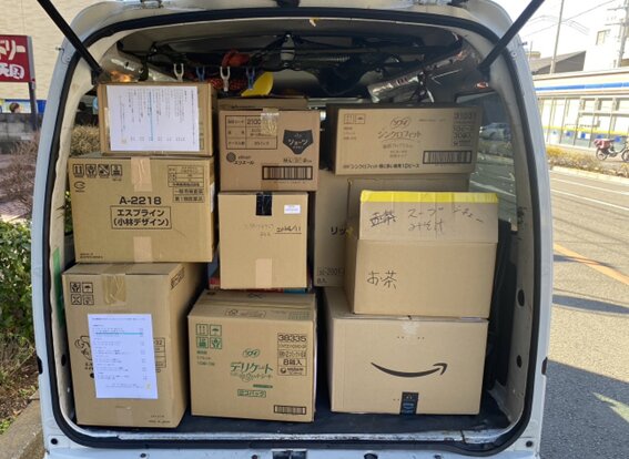 フードバンク目黒と＃みんなの生理から提供を受けた物資を積んで神奈川を出発した車。以下、写真はAmazon　Flexユニオン提供。